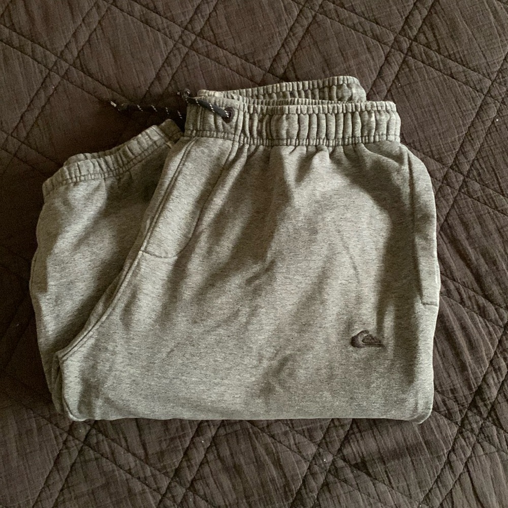 Mens Quicksilver Black Sweatpants with Back Pocket. Large